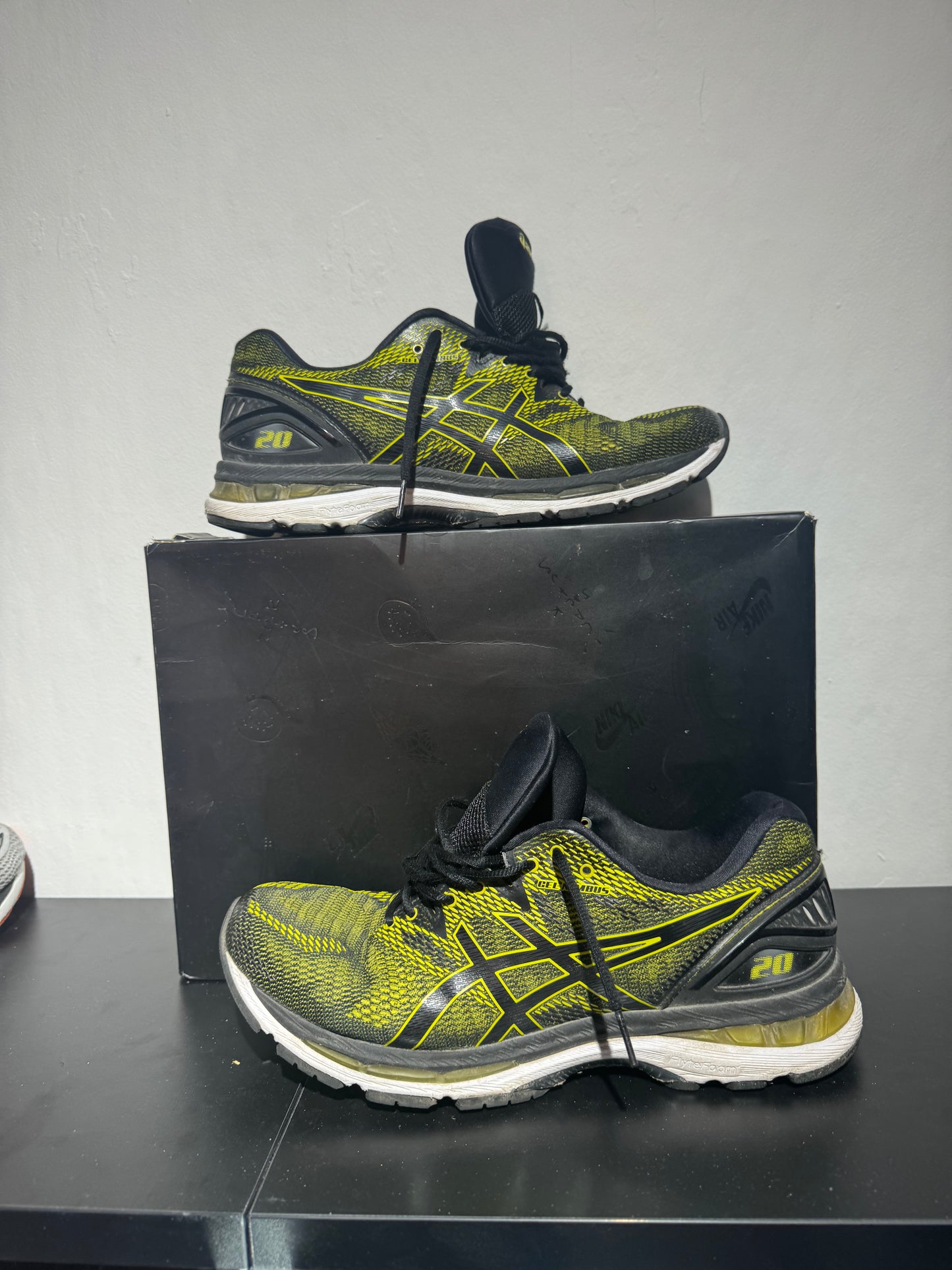 ASICS Limited Edition: Gel-Nimbus PLATINUM - 44