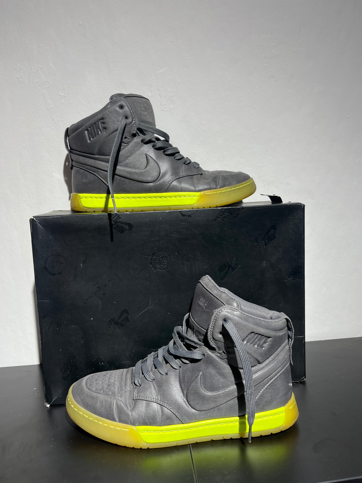 NIKE Air JORDAN Gris Jaune - 39