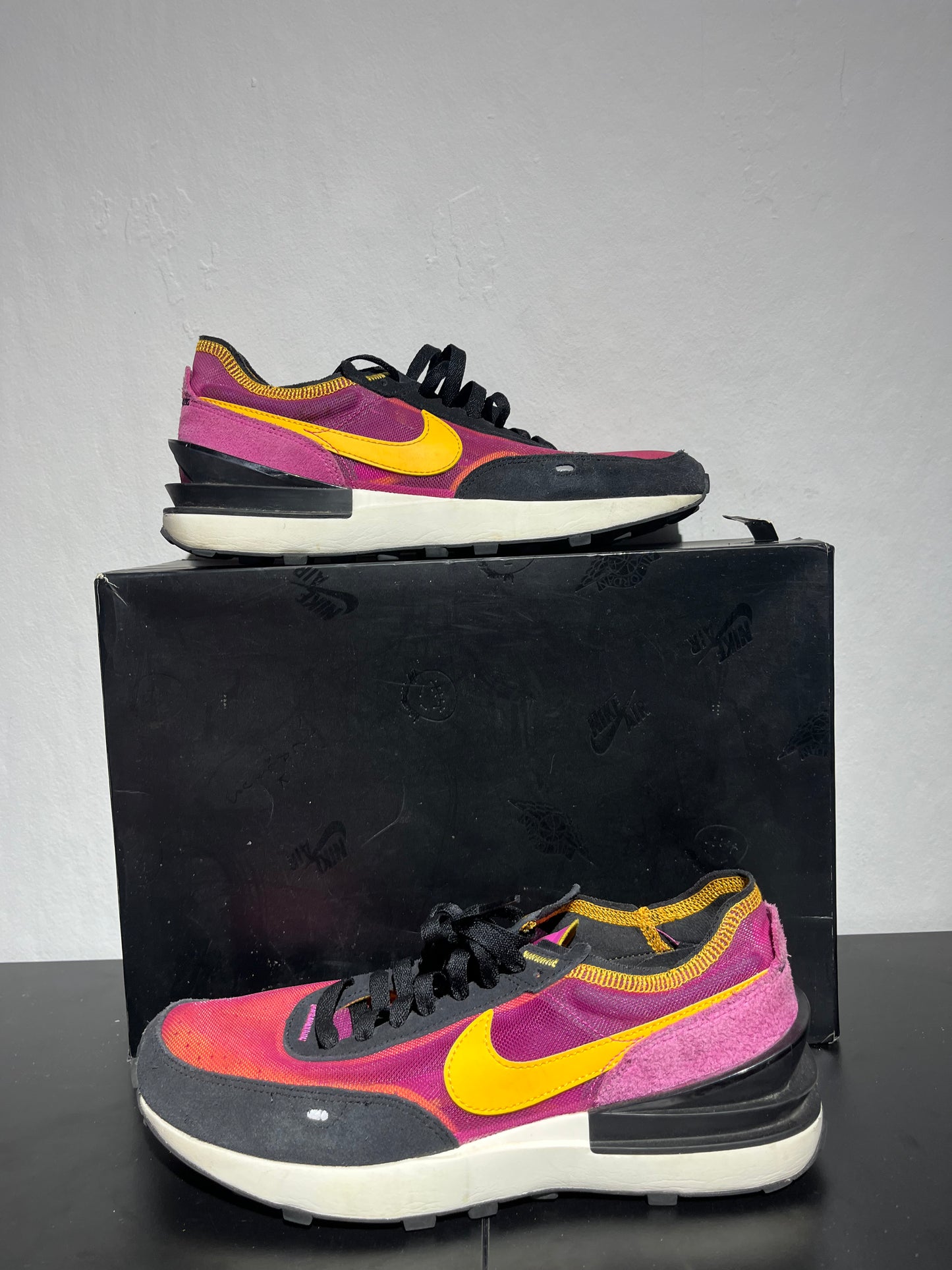 NIKE Waffle One "Active Fuchsia" - 42