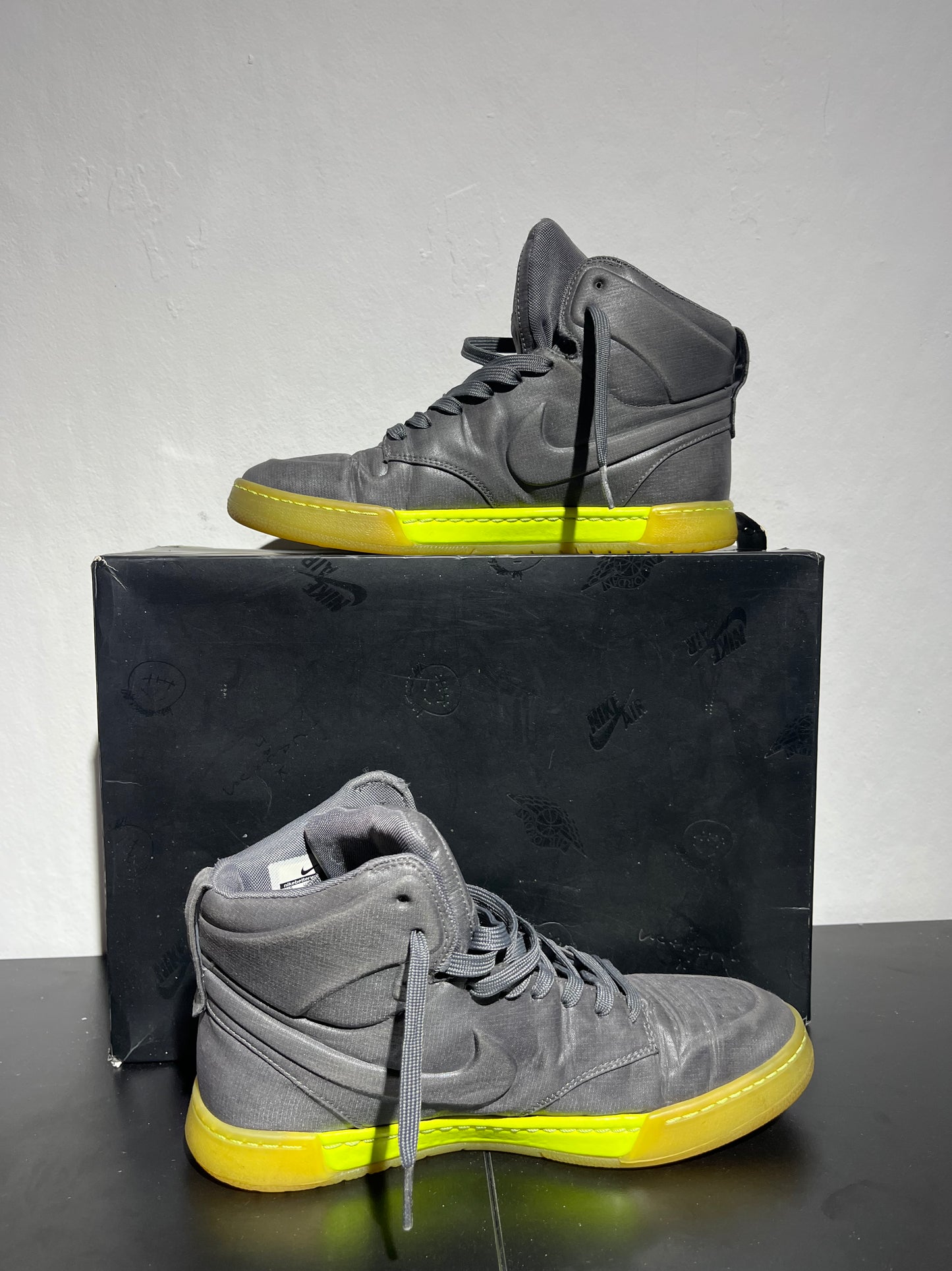 NIKE Air JORDAN Gris Jaune - 39
